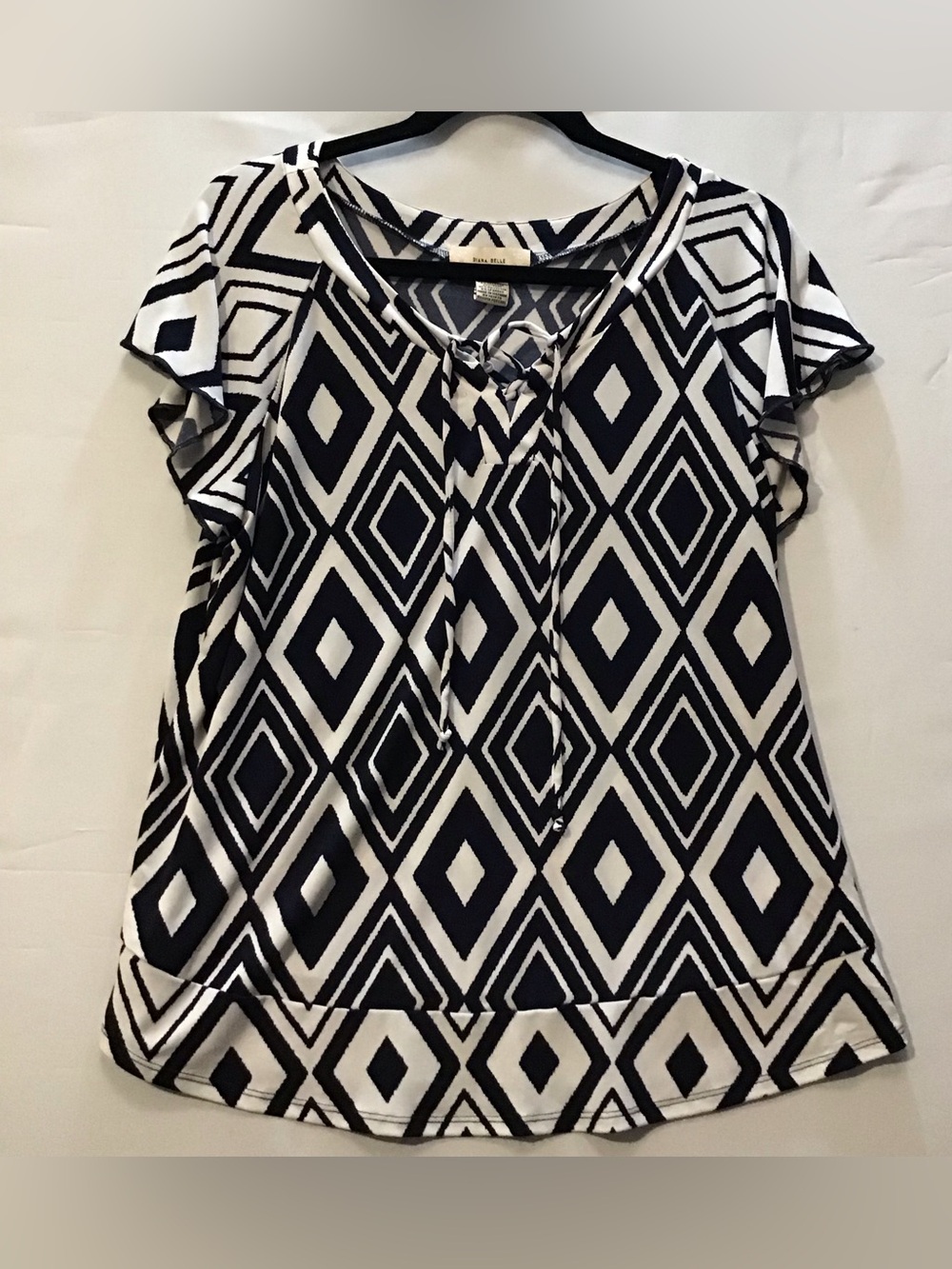 263 Tie-Neck Geometric Blouse - Black & White